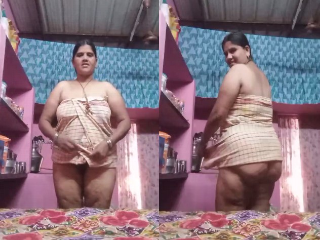 Mature bhabhi showing ass and hairy pussy